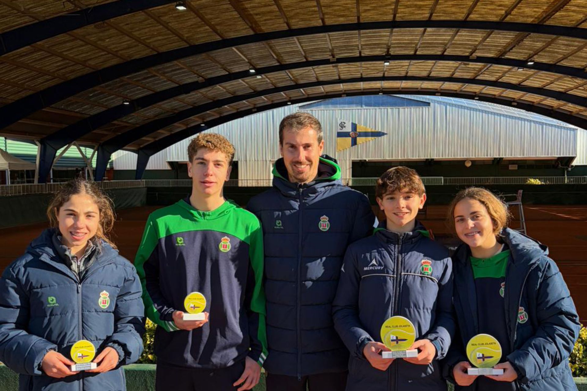♔ Los jugadores de la RSTM, Ignacio Onieva e Inés Navedo, campeones infantiles del Torneo de Reyes de Tenis del RC Jolaseta 2026